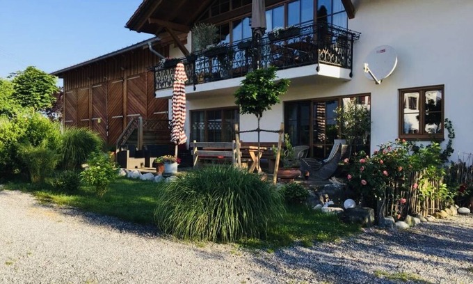 Riedering Apartamento | Ferienwohnung zum Bauerngarten