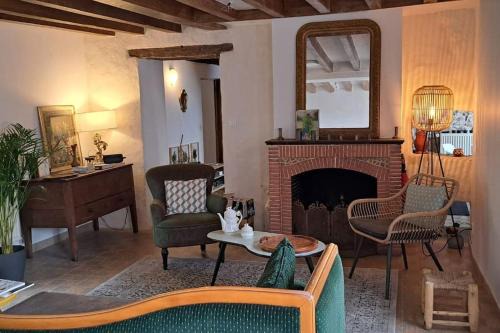 Druyes-les-Belles-Fontaines Casa | Ferme du 17ème siècle et jardin