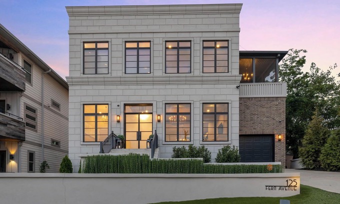 Katie Hill Neighborhood Casa | Fern Manor-5bdrm-Private Pool-Theatre-Luxury Rental