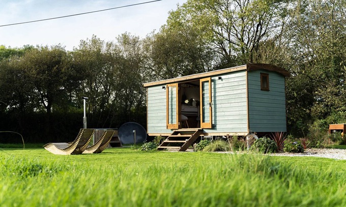 Brazzacott Cabaña | FERN, pet friendly, country holiday cottage in Wainhouse Corner