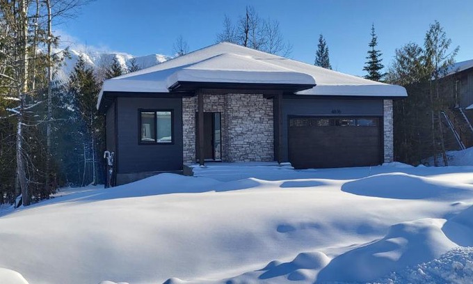 East Kootenay Casa | Fernie Escape - Mountain Home on the Ski Hill