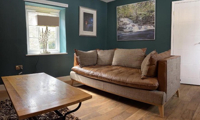 Richmond Casa | Fernlea Mews, luxury 2 bed 2 bath holiday home, central Richmond, Swaledale