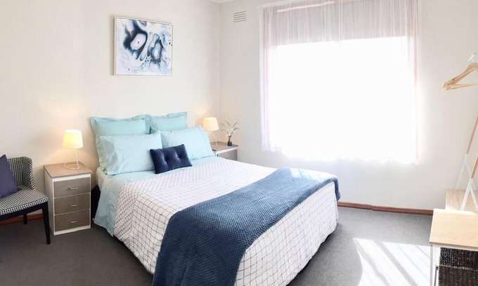 Norlane Apartamento | FERNLY BFast, WiFi Nflx AC Walk2Pizza Liquor Deli,
