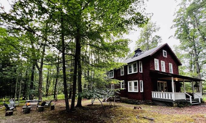 Skytop Cabaña | This cottage is a 3 bedroom(s), 2.5 bathrooms, located in Barrett Township, PA.