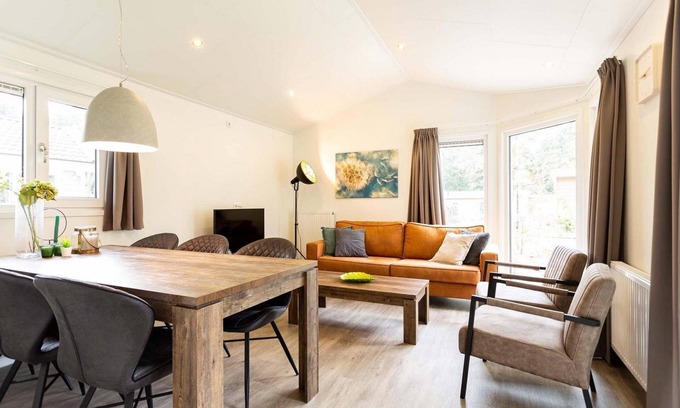 Beekbergen-West Chalet De Esquí | ✓ Ferox at Recreatiepark Beekbergen ✓ Holiday home for 6 persons ✓ Located in Beekbergen (Gelderland) ✓ Holiday park on the Veluwe ✓ Book directly through the park