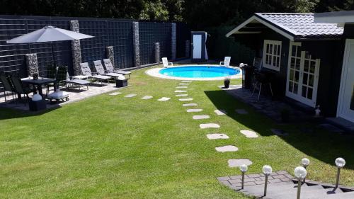 Mahren Apartamento | FeWo Meyer mit privatem Pool & Gartensauna