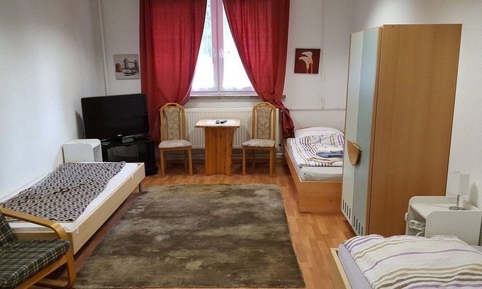 Neubeeren Casa | FEWO-NEUBEEREN 2 (2 rooms, 7 single beds)