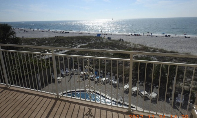 Madeira Beach Condominio | "Fiddler's Green" en Madeira Norte - Espectacular unidad frente a la playa.