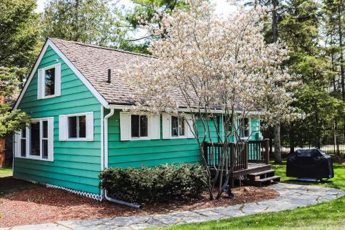 Wasaga Beach Casa | Fiddlers Green Cottage Two