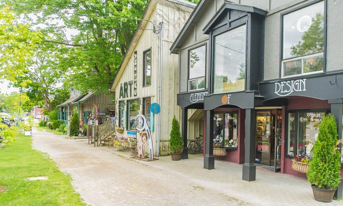 Bayfield Casa | Fiddlers Green - Tragically Hip themed cottage