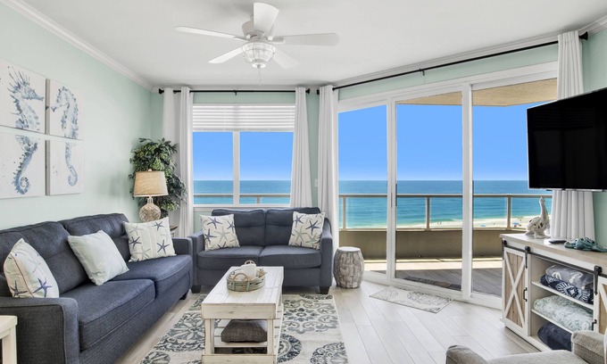 Orange Beach Condominio | Fido friendly! Silver Beach 605. Toes in the Water OBA & Access to Sand!