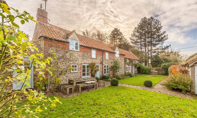Field Dalling Casa | Field Row