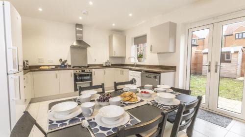 Brackley Casa | Field View House