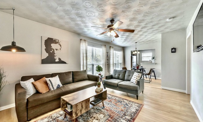 Old East Dallas Apartamento | The Swank ARBORETUM TICKETS INCLUDED