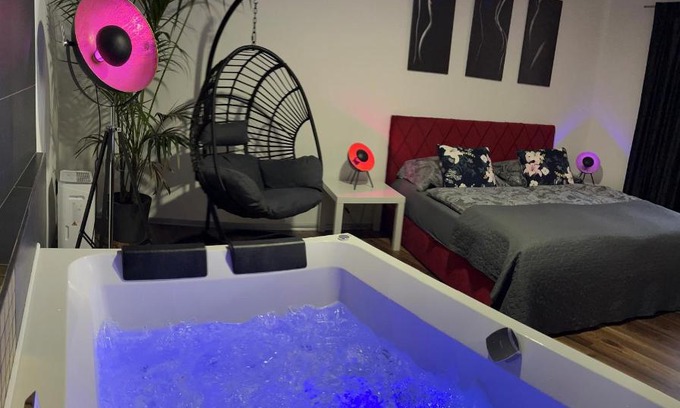 Jihlava Apartamento | FiftyShades Apartmán s vířivkou