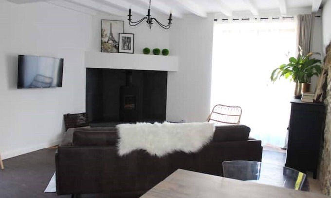 Busserolles Cabaña | Fig Tree Cottage-Idyllic retreat in a National Park180x190 Bed or 2x90x190 Beds