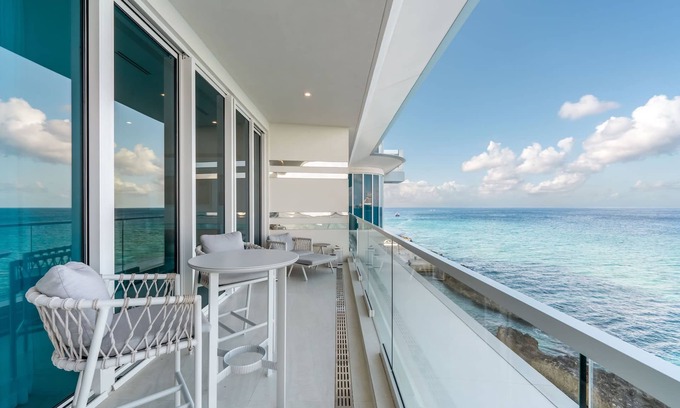George Town Condominio | Fin #16 - Luxurious Oceanfront Condo