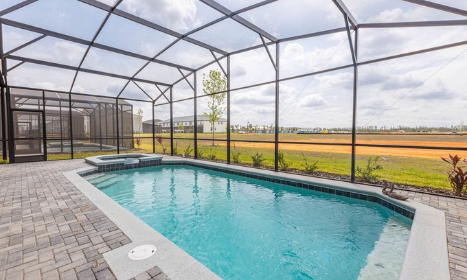Four Corners Casa | Book August & Save! Windsor Cay 8BR Luxury Pool Home – Near Disney