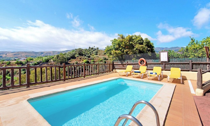 La Solana Villa | Casa de campo Casa Rural Tinamar con vistas a la montaña, piscina, Wi-Fi y jardín