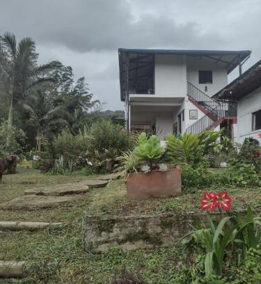 Sasaima Casa | Finca exclusividad familiar o grupo de amigos capacidad hasta 12 personas calles en placa huella, caminata ecológica