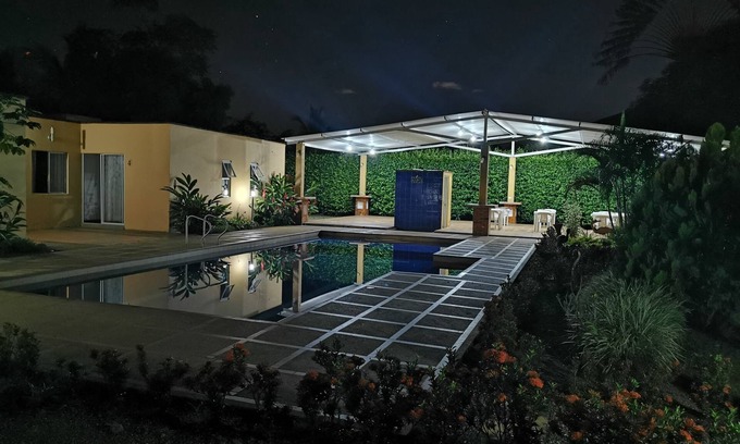 Apiay Casa | A 10' de Villavicencio, 24 personas, WIFI, piscina, salón social, privada