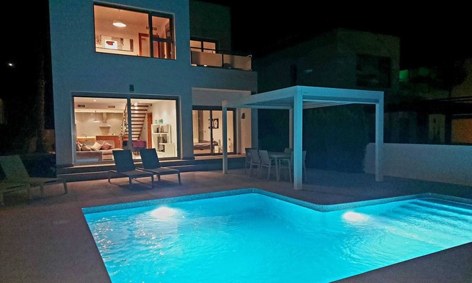 Algorfa Villa | Casa de campo "Moderna Orquidea Frontline" con vistas a la montaña, piscina privada y Wi-Fi