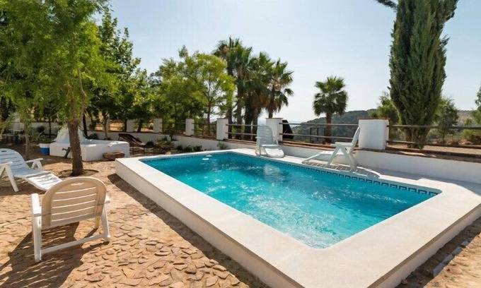 Alcaracejos Villa | FINCA MOLINO DON ZOILO 18 - Magnífica casa de campo con piscina privada y WiFi gratis.