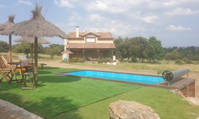 Carrascal de la Cuesta Chalet De Esquí | Finca Montechico, Casa Matute, rural Segovia