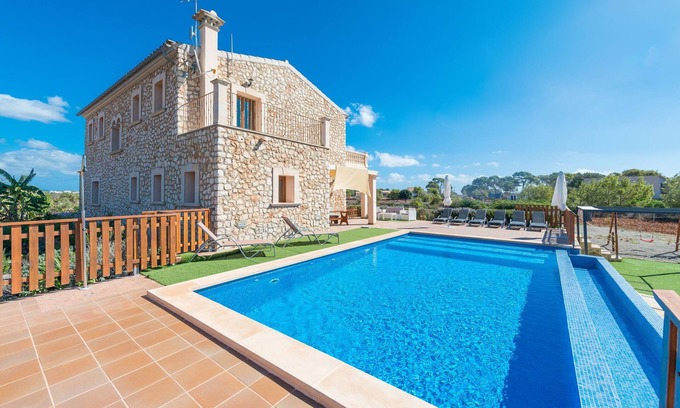 Manacor Villa | Finca Sánchez con vistas al mar, piscina, Wi-Fi, balcón, terraza y jardín; aparcamiento disponible