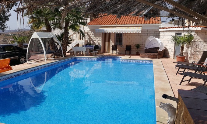 Cartama Casa | Finca Sarah Jane, 3 dormitorios, piscina privada con una hermosa vista.