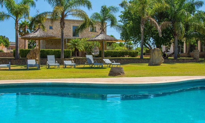 Maria de la Salut Villa | Finca 'Son Perot' con piscina interior y exterior, balcones, terrazas y Wi-Fi