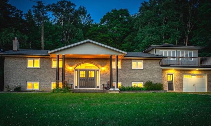 Chatsworth Casa | Find peace, comfort, and privacy at our spacious countryside home nestled in the heart of nature in Chatsworth!