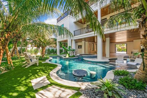 Anna Maria Casa | Fine and Sandy