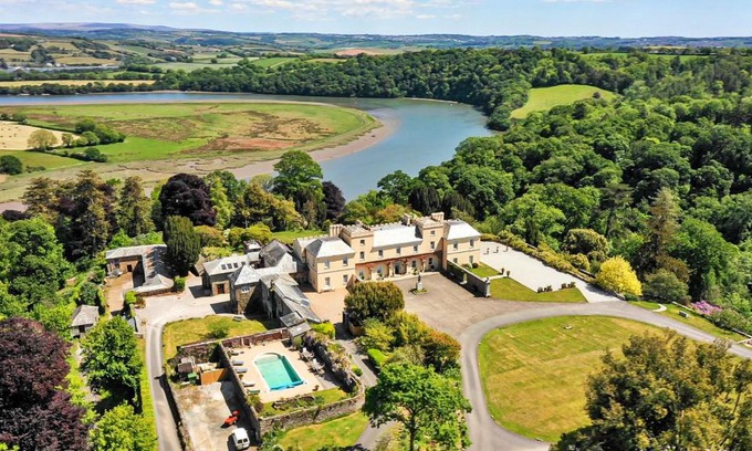 Saltash Casa | Finest Retreats - Historic Castle on River Tamar