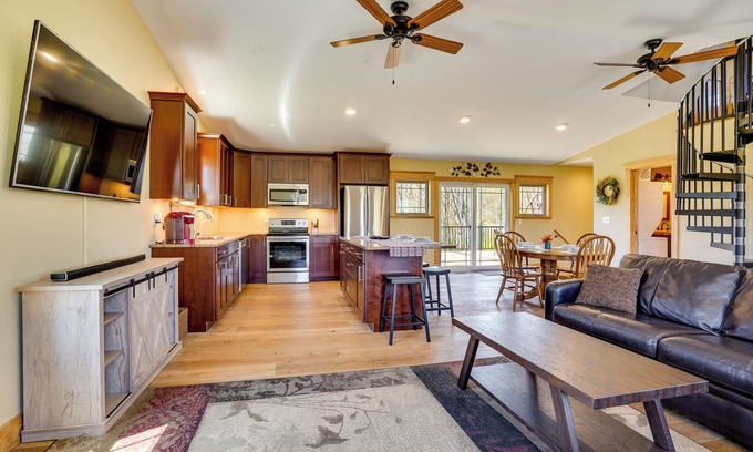 Phoenix Cabaña | Finger Lakes Getaway w/ Deck: On-site ATV Trails!
