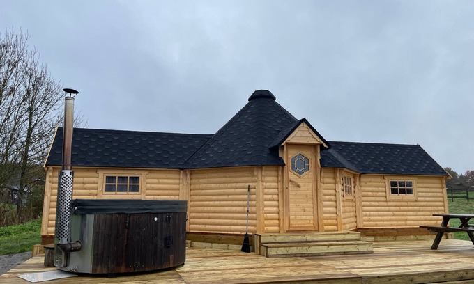 Cerans-Foulletourte Casa | Kota finlandés con baño nórdico privado y granja educativa
