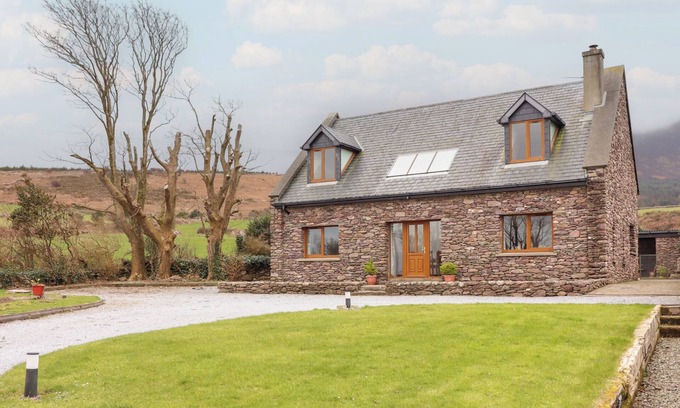 Castlegregory Cabaña | FINN HOUSE, pet friendly in Castlegregory, County Kerry