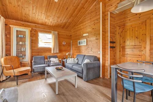 De Meene Chalet De Esquí | Fins Chalet op vakantiepark met zwembad