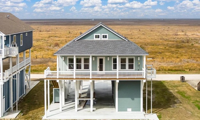 Port Bolivar Casa | Fins & Feathers home