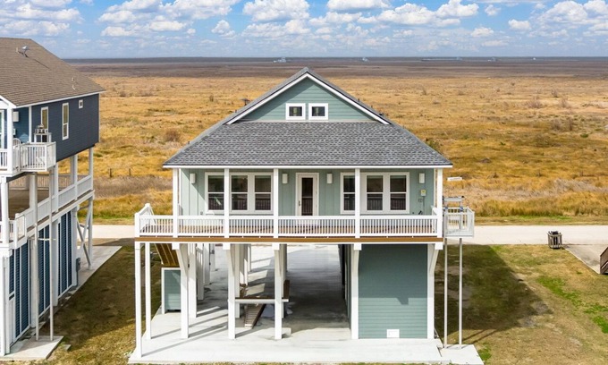 Port Bolivar Casa | Fins & Feathers! Ocean view and just so pretty!