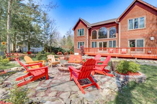 Lake Harmony Casa | Fire Pit and BBQ Elegant Split Rock Resort Getaway!