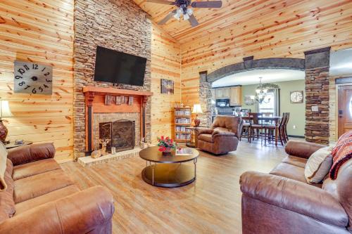 Trenton Casa | Fire Pit and Game Room Lakefront Escape in Trenton!