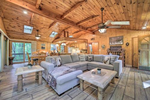 Lake Toxaway Casa | Fire Pit and Grill Cozy Cabin in Lake Toxaway!