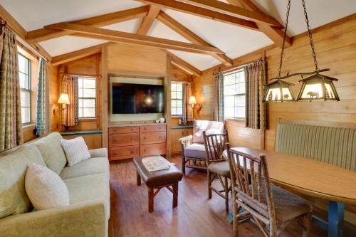 Heflin Casa | Fire Pit and Lake Access Cabin Retreat in Heflin