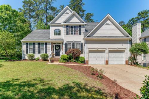 Holly Glen Casa | Fire Pit and Pool Access Quiet Holly Springs Home
