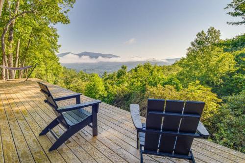 Spruce Pine Apartamento | Fire Pit and Views Pet-Friendly Spruce Pine Studio