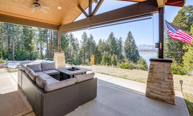 Lake Almanor Country Club Casa | Fire Pit and Views Serene Lake Almanor Retreat
