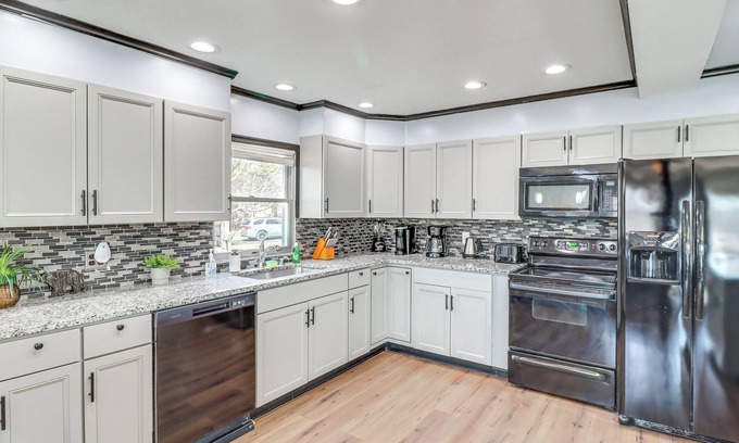 Long Pond Cabaña | Fire Pit + Game Room: Spacious Poconos Retreat!