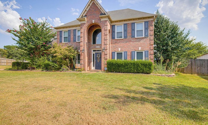 Cordova Casa | Fire Pit + Playset: Spacious Memphis Home!