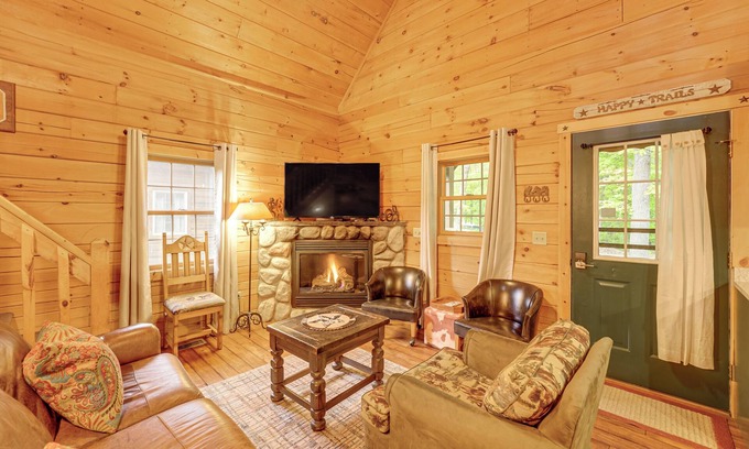 Oceana County Cabina | Warm & Woodsy Rothbury Escape w/ Loft & Porch